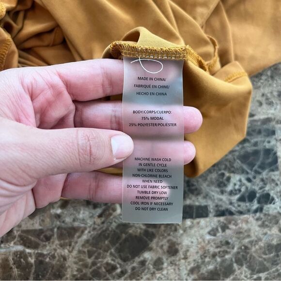 Betsey Johnson Performance Top Strappy Back Long Sleeve T-Shirt Spice Logo L - Picture 6 of 8